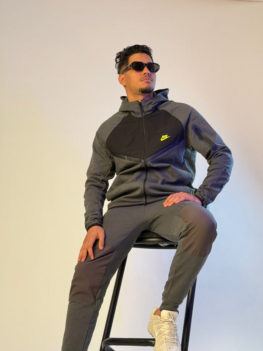 NIKE TECH WINDRUNNER 2026