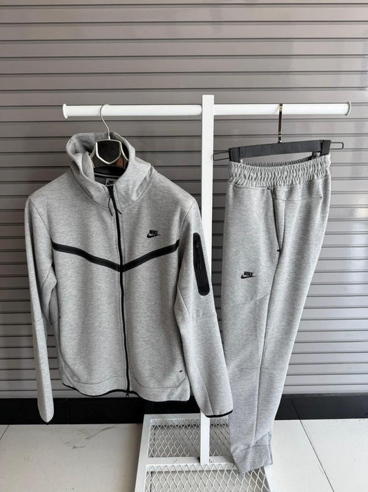 NIKE TECH 2023